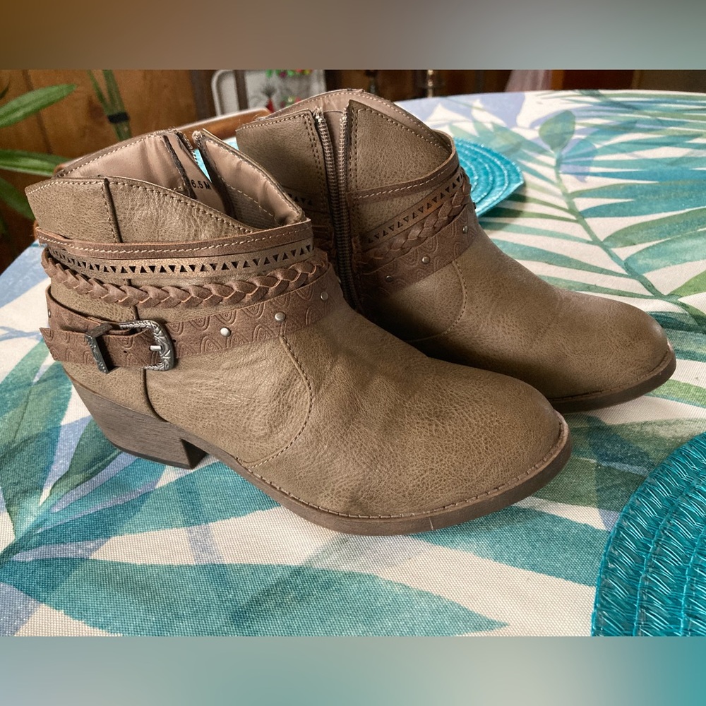 Jellypop low western style heeled boots